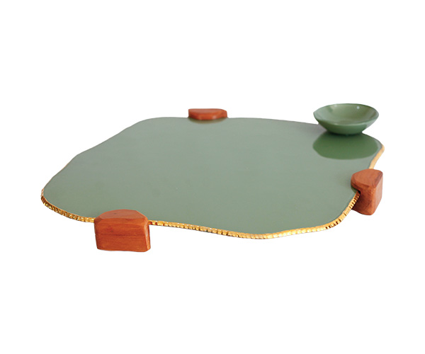 BANDEJA VIDRO VERDE PE MAD BORDA OURO 49X46X4CM